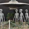 Representação do desembarque de ETs no Novo México, em exposição no Museu de Ufologia de Roswell, no Novo México, nos Estados Unidos